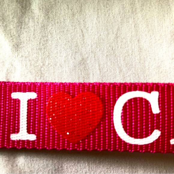 Robin Ruth Key Chain - Picture 5 of 6